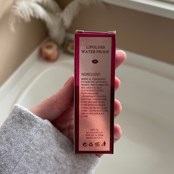 Wine lip tint - Picture 3 of 3